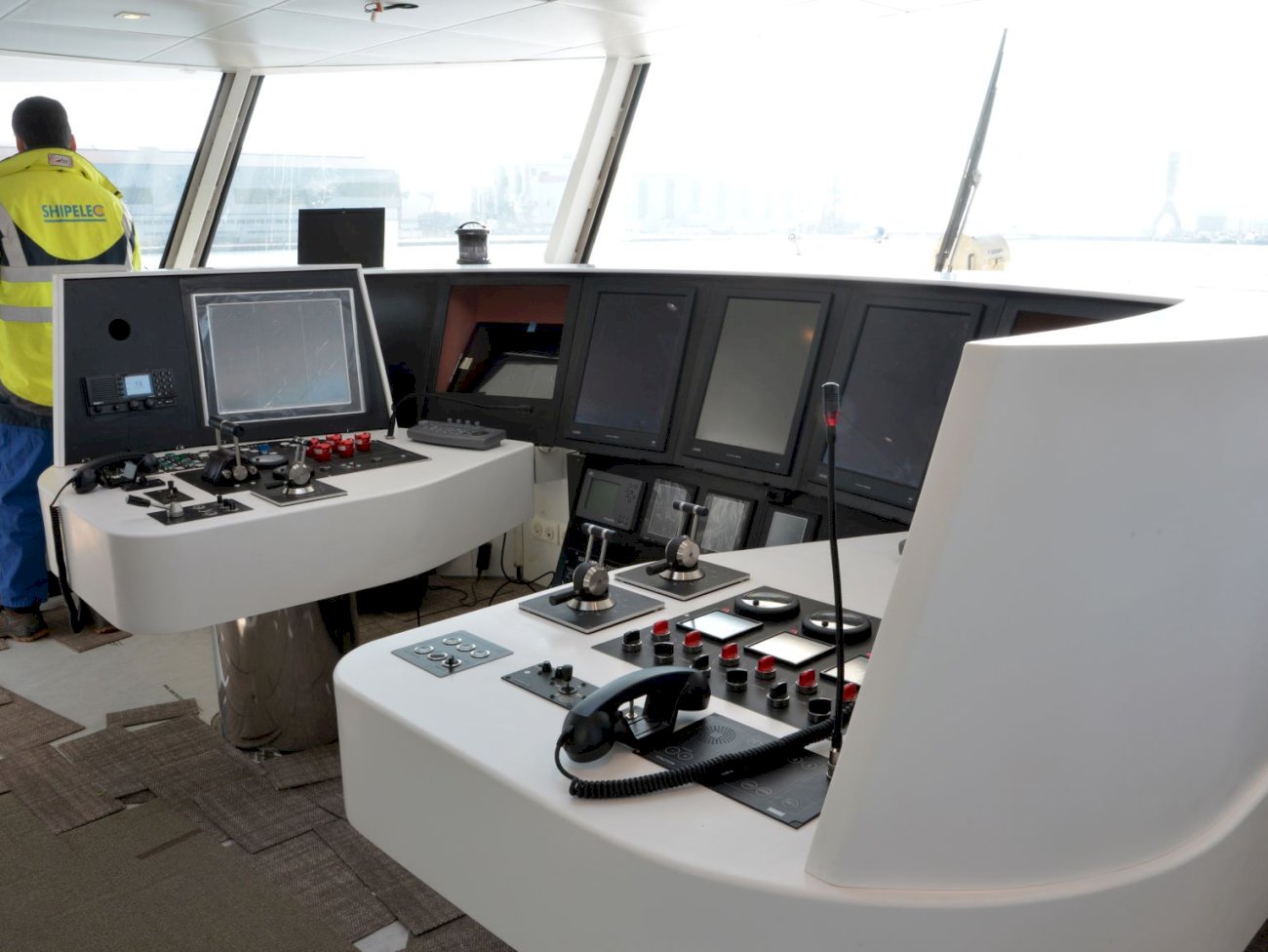 Bridge console Elbe II